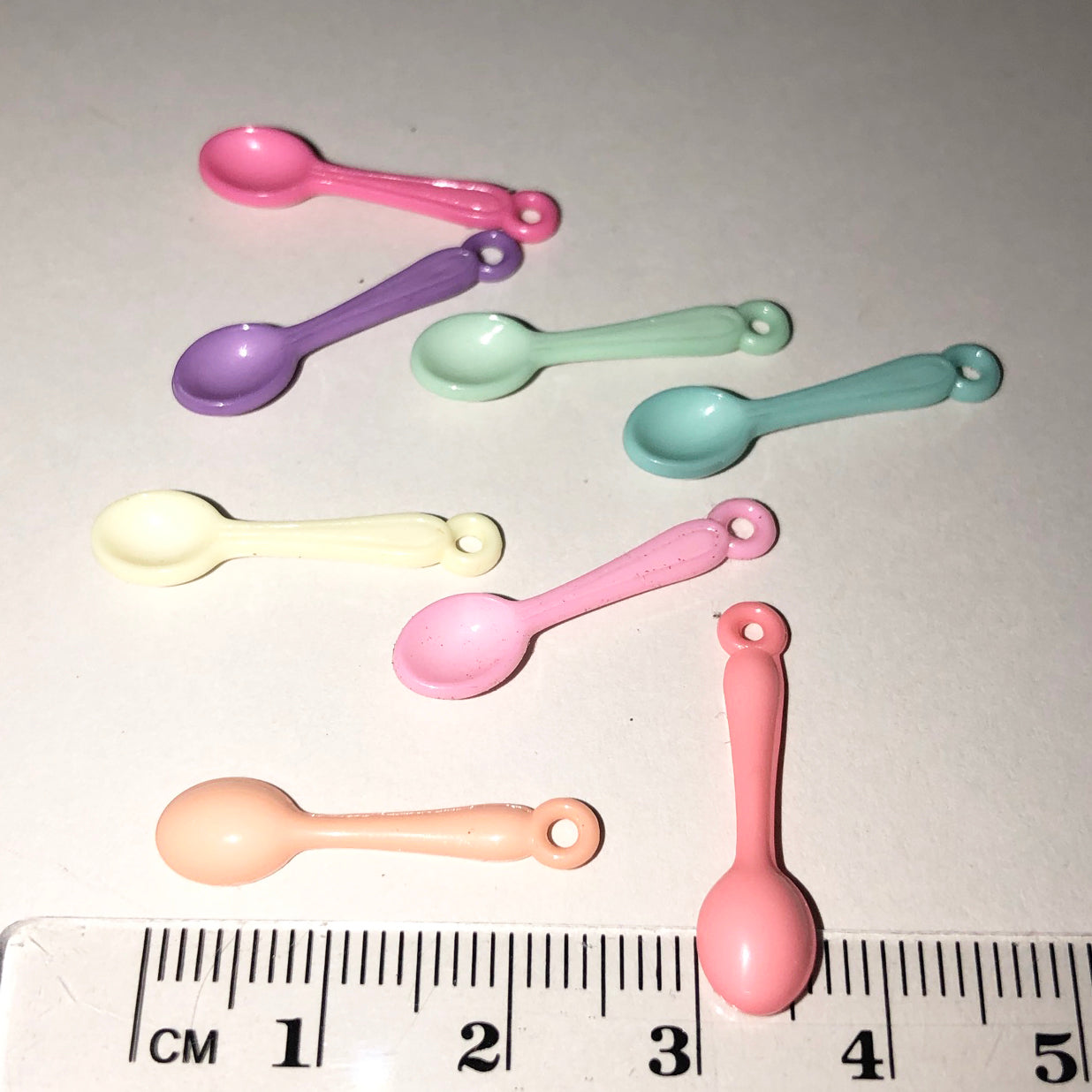 Spoons of plastic 4 pcs, different colors